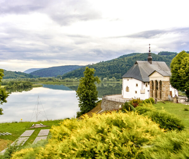Pustelnik nad wodą. Wycieczka wzdłuż Jeziora Czchowskiego