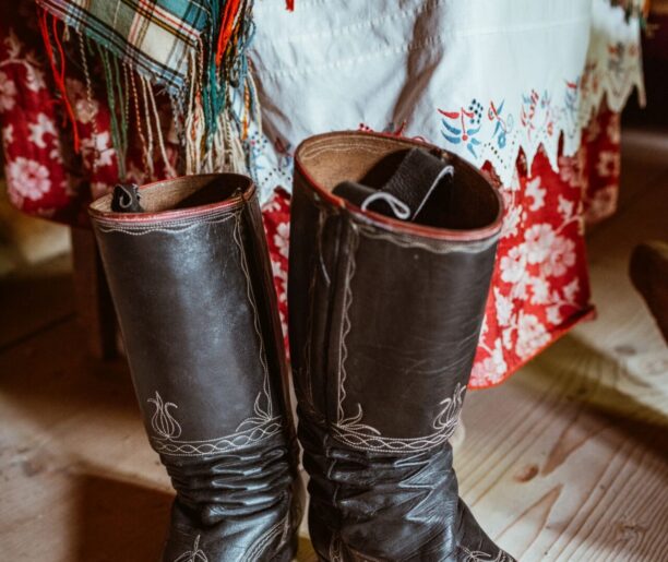 Chałupa z Przegini Duchowej: buty z cholewami, tzw. mnikowskie