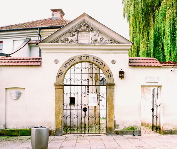 Nie szkiełkiem i okiem, lecz sercem i… uchem. Krakowskie synagogi