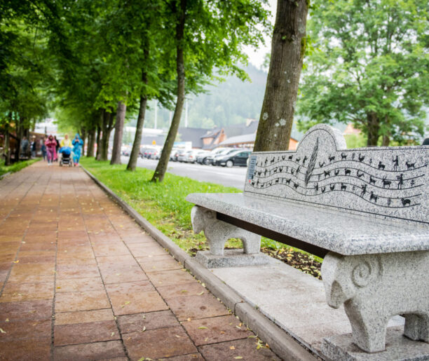 Ławeczka Jana Sztaudyngera przy willi Koszysta