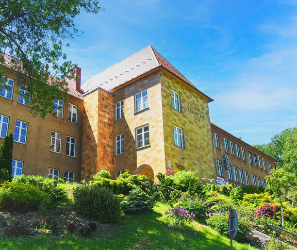 Школа (нині Будинок самодопомоги навколишнього середовища)