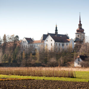 Widok na klasztor klarysek w Starym Saczu